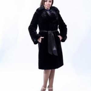 Фабрика за кожени изделия "Светлана": женски кожухарски костюми като извадка от…