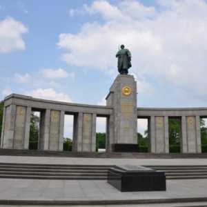 Паметник на падналите съветски войници в Tiergarten (снимка)