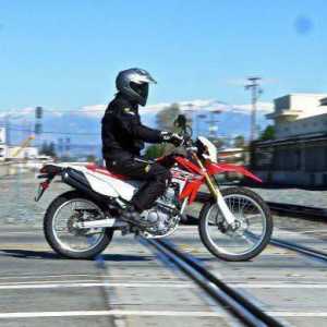 Мотоциклет за извънградски и градски условия