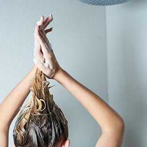 Мога ли да си мия косата с душ гел? Съвети и трикове