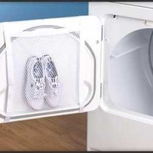 Възможно ли е да се мият маратонките в пералнята: съвети и трикове