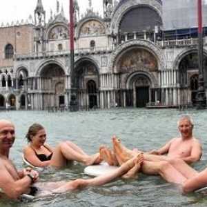 Наводнение във Венеция. Елементът не губи града
