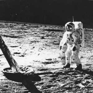 Нийл Армстронг - астронавтът, който пръв стъпи на извънземната повърхност