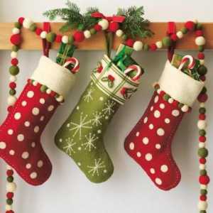 Новогодишните чорапи за подаръци със собствени ръце