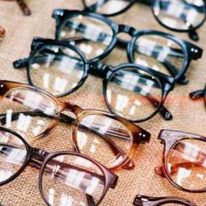 Очила с рогови рамки: какво да носите? Модата ли е да носите очила с рогови рамки?