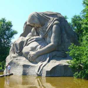 Един от символите на ужасите на войната е паметникът на скръбта майка