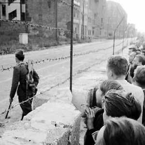 Падането на Берлинската стена. Година на падането на Берлинската стена