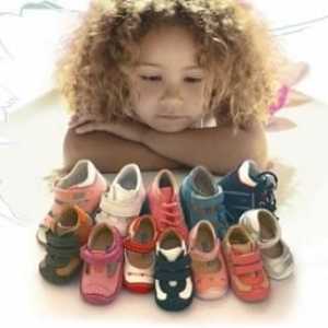 Първата колекция на бебето е детските обувки "Миниман"