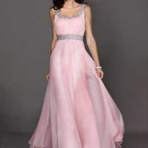 Розовата рокля е модел за романтични хора.