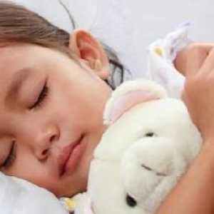 Защо едно дете често се събужда през нощта?