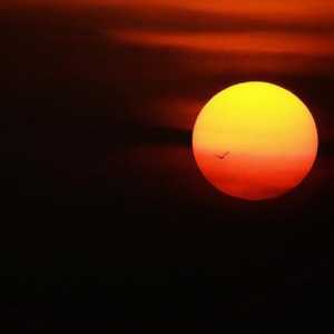 Защо слънцето е червено: митология, знаци