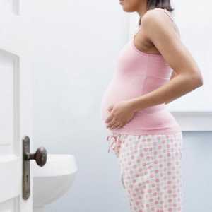 Защо са тъмни изпражнения по време на бременност? Причини за безпокойство