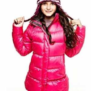 Купуваме зимно палто за едно момиче: основните критерии за подбор