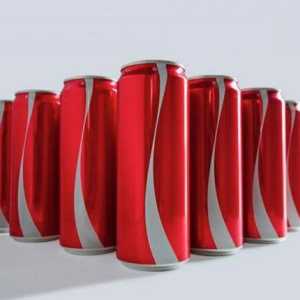 Популярна газирана напитка и нейното съдържание на калории. "Coca-Cola": състав и вреда