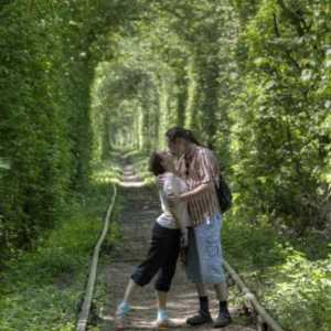 Посетете любовния тунел в Klevani и бъдете щастливи!