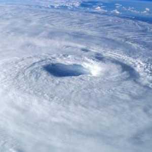 Разрушителни урагани в Русия: причини, последици