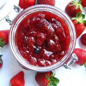 Рецептата за сладко от ягоди: проста класика