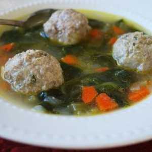 Рецепта: Кюфтета супа с юфка и подправени зеленчуци