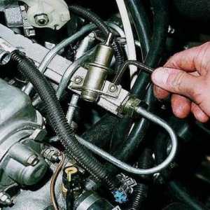 Регулатор на налягането на горивото VAZ-2114: признаци на неизправност, ремонт. Горивна система…