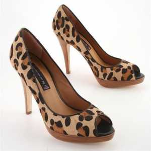 С какво да носите леопардови обувки?