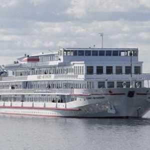 "Санкт Петербург" - моторен кораб с повишен комфорт. Истински плаващ хотел!