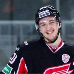 Сергей Калинин - хокеен играч, който играе в НХЛ