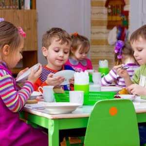 Сервиране на масата в детската градина: изследваме нюансите
