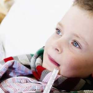 Силна кашлица при детето: какво да лекува?