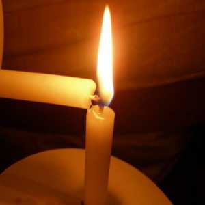 Силен Приворот на църквата при свещи: рецензии