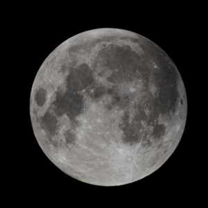 Колко време е пълната луна на земята?