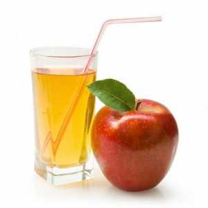 Сокът в сока от ябълки е вкусна напитка за зимата
