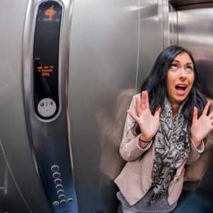 Интерпретация на мечтите: Какво е мечтата да се забиете в асансьора?
