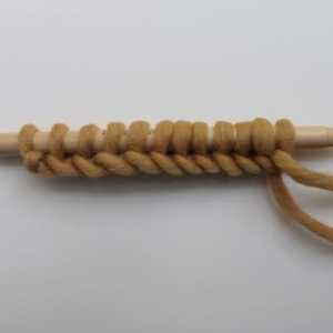 Начините за свързване на бримките върху иглите за плетене - три плюс един