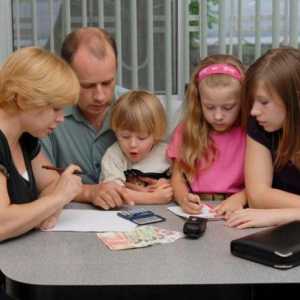 Статутът на бедно семейство: как да се получи, размера на обезщетенията, необходимите документи и…