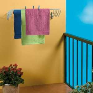 Сушилня за дрехи на стената на балкона: предимства, възможности за избор и приложение