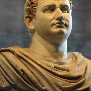 Тит е император, който е признат за бог