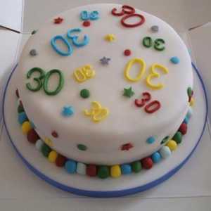 Торта за 30 години човек - творчески подарък с характер на рожден ден човек