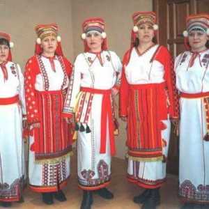 Традиционни костюми на народите от региона на Волга. Мъжко и дамско облекло на народите от региона…