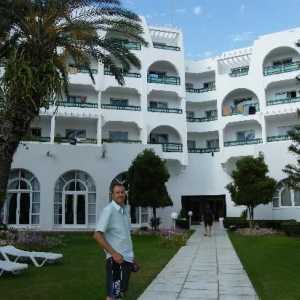 Тунис: "Мархаба Бийч" в Сус - весел и позитивен хотел