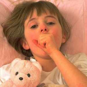 Детето има треска от 38 и кашлицата е суха: причини и лечение