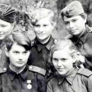 "Войната няма женско лице" - есе. Училищни есета по темата за Великата отечествена война