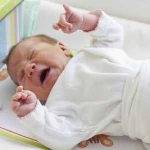 Гробове в корема на бебето: основните причини и начини за премахване на черта