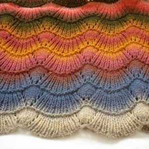 Модел `Wave` с игли за плетене: красива простота