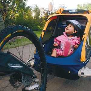 Велосипедното ремарке за дете е надежден помощник при пътуване с деца