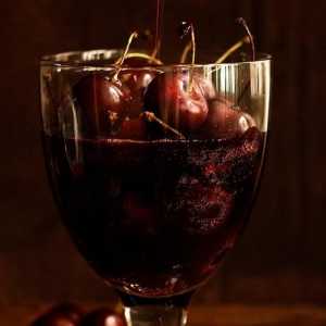 Черешово вино: домашна рецепта в четири варианта