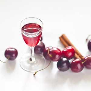 Cherry tincture on vodka: рецепти за вкусна и безалкохолна напитка