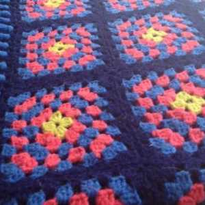 Ние плета един плетене на плетене от квадратчета: съвет за начинаещи needlewomen