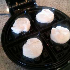 Вкусни бисквити в желязото за вафли: рецепта за готвене (стъпка по стъпка)