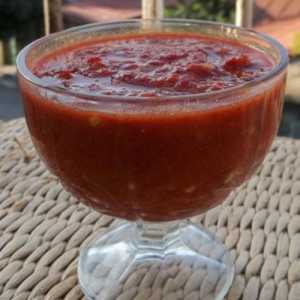 Вкусни домашно приготвени продукти: Adjika от домат, рецепта за зимата
