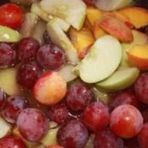 Затваряме компот от ябълки и грозде за зимата. Най-добрите рецепти!